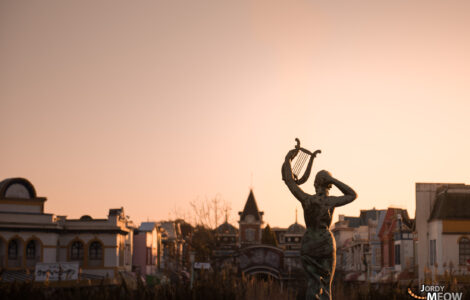 Eerie ruins of Nara Dreamland at sunset, a haunting reminder of impermanence.