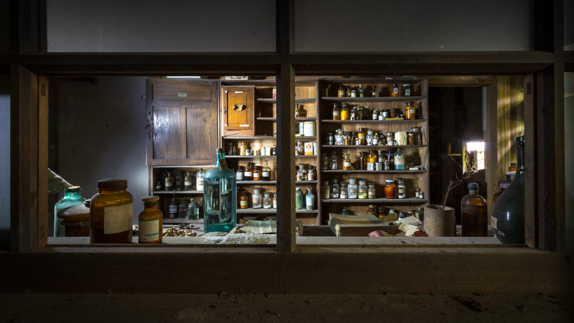 Exploring the eerie abandoned clinic in Japan, featuring a ghostly figure and chilling messages.