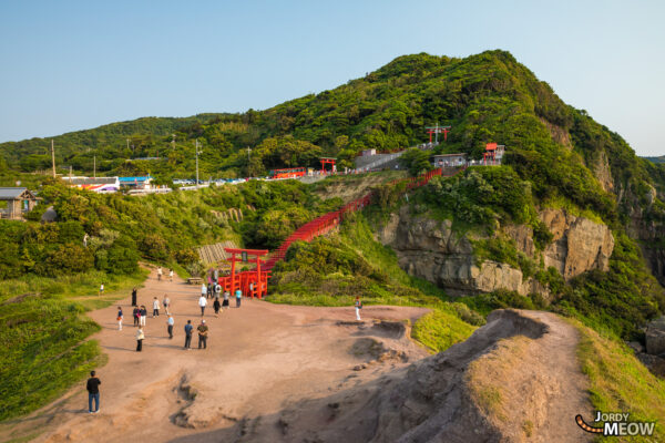 Explore the enchanting Motonosumi Inari Shrine: a spiritual haven in Japan.