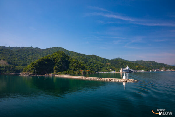 Explore the breathtaking Kuniga Coastline in Nishinoshima, Japan, with sea cliffs and grazing animals.