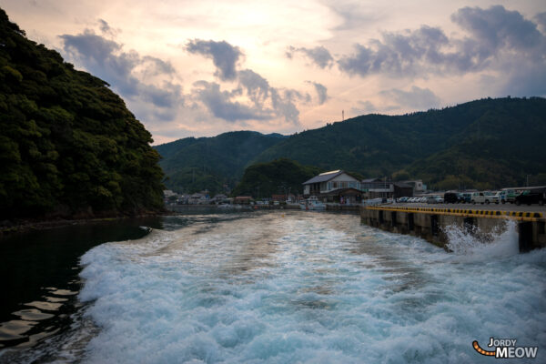 Explore Kuniga Coast in Nishinoshima, Japan: sea cliffs, rock formations, pastoral scenes.