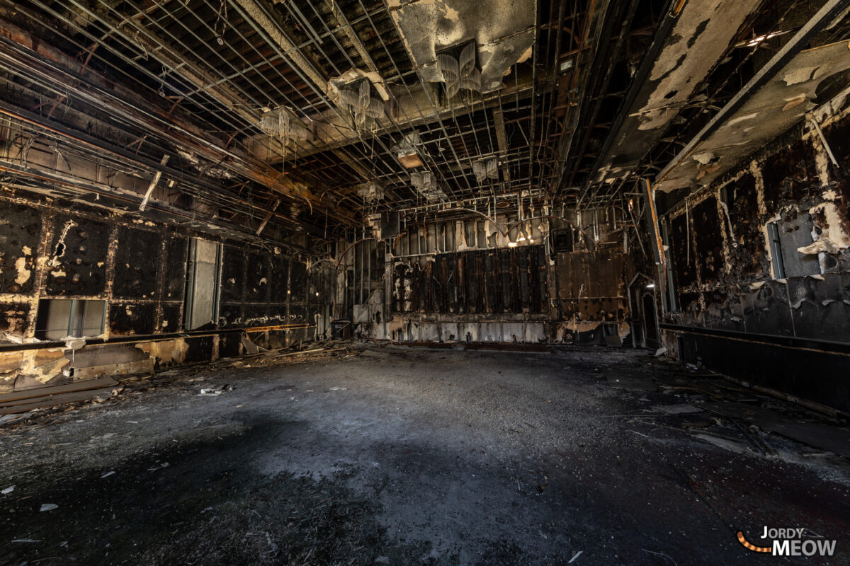 Abandoned Ibaraki wedding venue, haunting decay