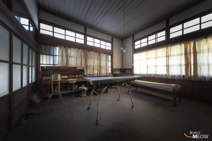 Beautifully decaying Japanese medical clinic, frozen in time.