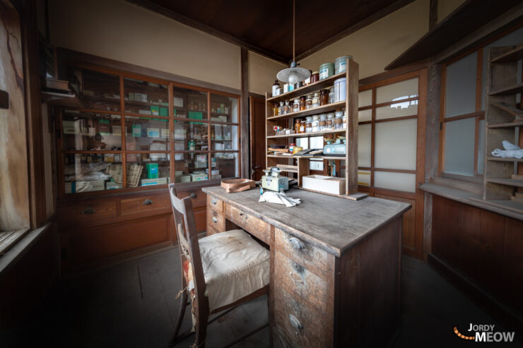 Forgotten Japanese medical clinic explores eerie beauty of abandonment and urban decay in Japan.