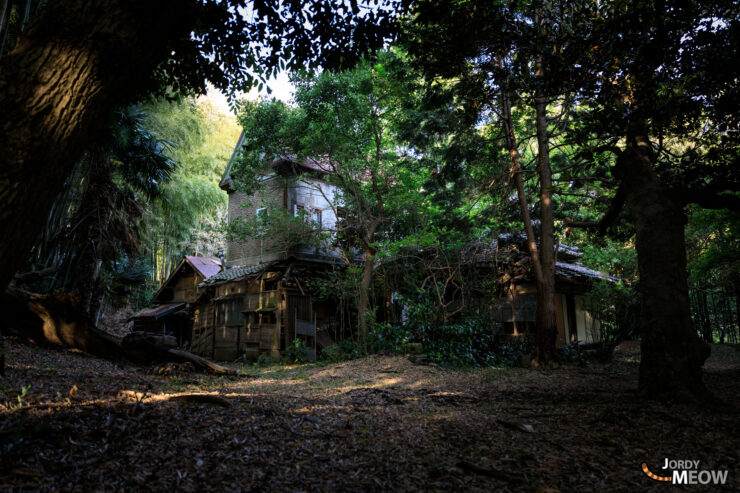 Hidden Red Mansion Amidst Bamboo Forest Ibaraki