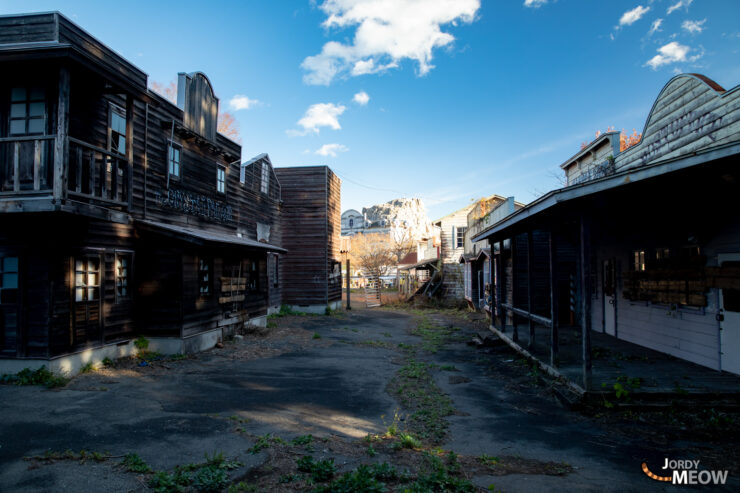Explore eerie ruins of forgotten Wild West theme park in Tochigi, Japan.