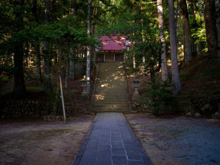 Kyotos Tranquil Higashiyama Forest Trail to Shrine