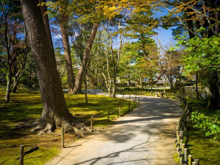 Kenrokuen: Serene Japanese landscape garden masterpiece