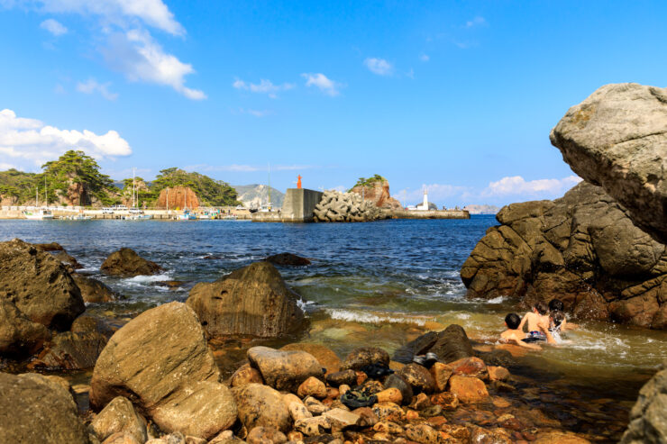 Scenic Shikinejima Island, Japans turquoise lagoon paradise.