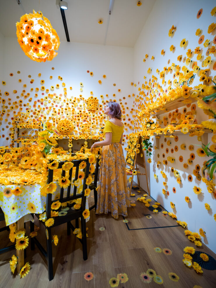 Yayoi Kusamas radiant sunflower art installation.