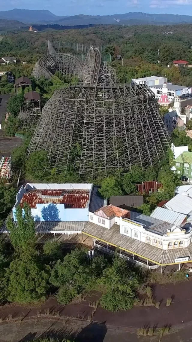 Une seconde vidéo sur Nara Dreamland, malheureusement je n’en ai pas d’autres ! 🥹 Je rêve tellement d’y retourner avec du matos moderne, et de faire tous les plans dont je rêve 😭