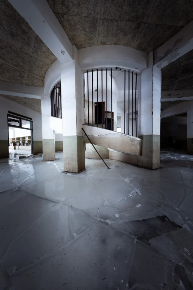 Concrete arch whispers, Shattered glass mirrors echoes— Ghosts of grandeur fade. ---コンクリートのアーチの囁き、 砕けたガラスは反響を映す— 壮麗の亡霊は消えゆく。 ---#haikyo #urbanexploration #decayingbeauty #ghostsofarchitecture #offbeatjapan #abandonedjapan #japan