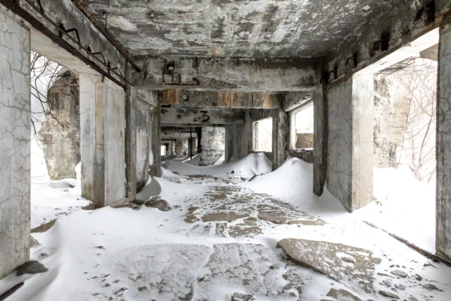 White snow whispers past, Gray corridors hold secrets, Number three stands still. ---白雪がささやく、 灰色の回廊は秘密を抱く、 数字の三が静かに佇む。 ---#HokkaidoMystery #SnowboundSecrets #WinterDecay #HiddenHokkaido #OffbeatJapan #Japan #AbandonedBeauty